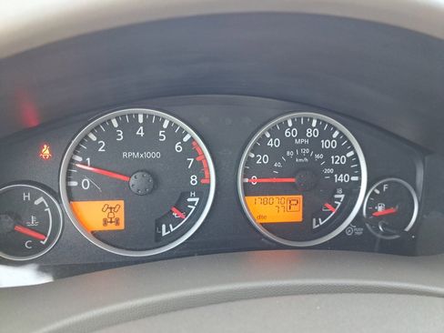 Used 2011 Nissan Frontier SL image 28