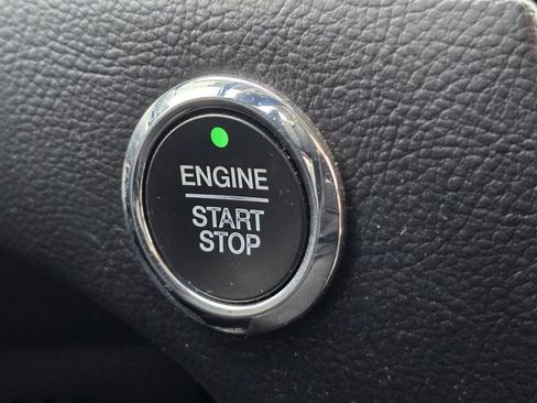 Used 2018 Ford Edge SEL w/ Equipment Group 201A AWD/4WD image 9