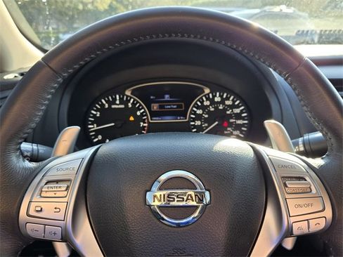 Used 2017 Nissan Altima 3.5 SR w/ Interior Lighting Package image 22