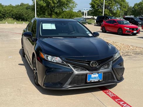 Used 2021 Toyota Camry SE w/ Cold Weather Package AWD/4WD image 7