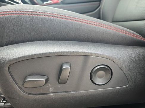 Used 2025 Chevrolet Traverse RS image 30