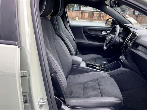 Used 2023 Volvo C40 P8 Recharge Ultimate image 10