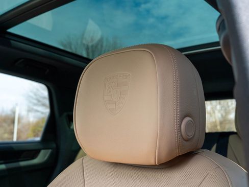 Certified 2025 Porsche Cayenne S w/ Premium Package Plus image 31