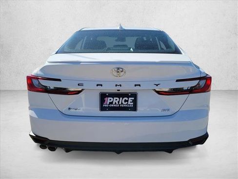 Used 2025 Toyota Camry SE image 6