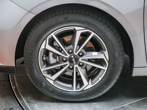 Used 2023 Kia Forte LXS FWD image 10