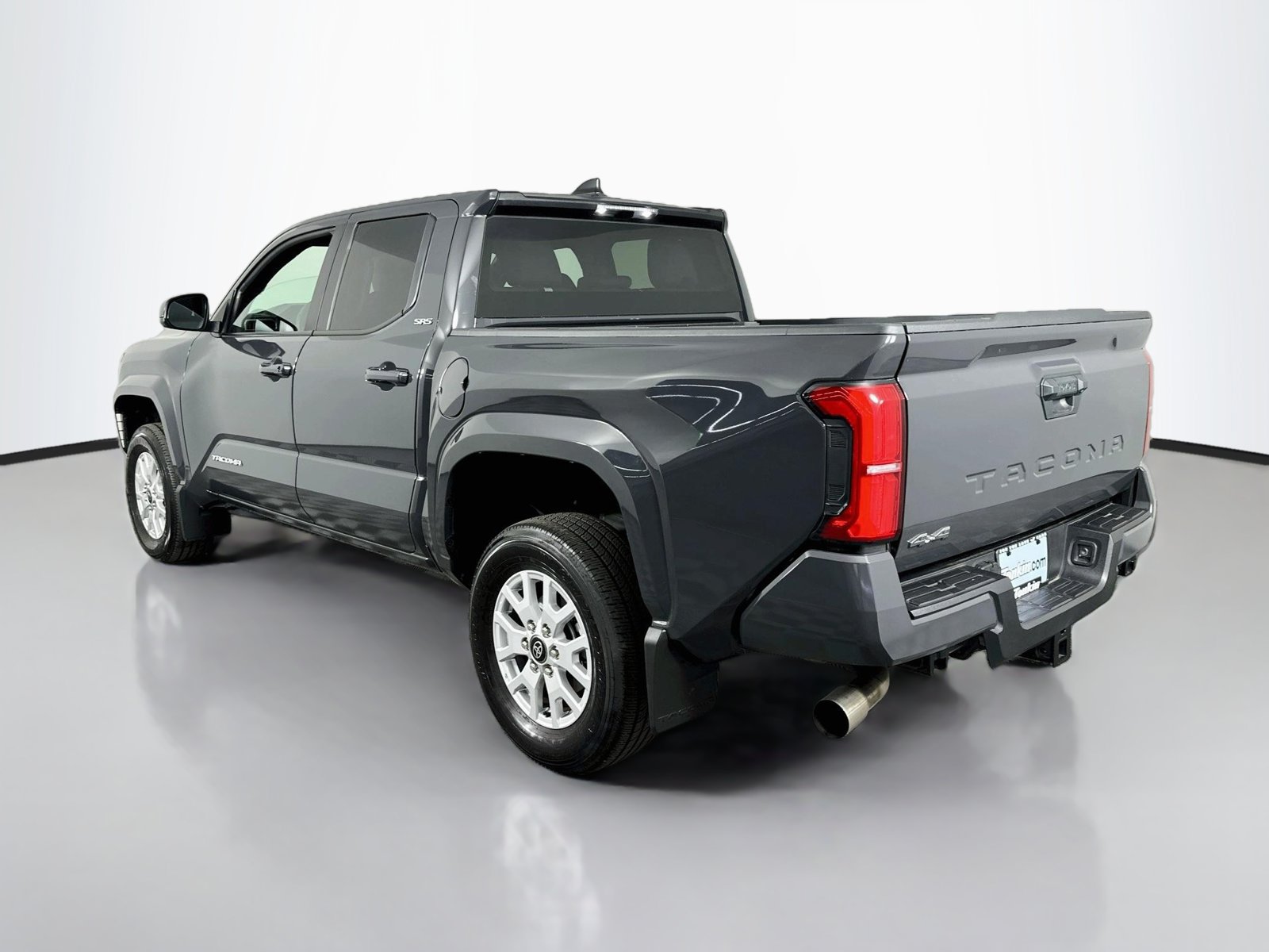 Certified 2025 Toyota Tacoma SR5 AWD/4WD image 5