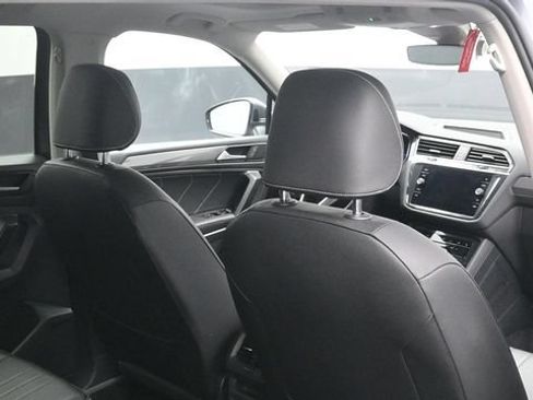 Used 2023 Volkswagen Tiguan SE AWD/4WD image 15