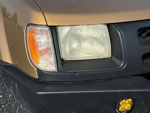 Used 2000 Nissan Xterra XE AWD/4WD image 12
