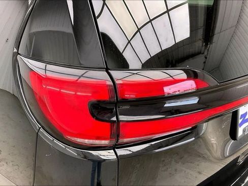 Used 2026 Chrysler Pacifica Limited FWD image 27