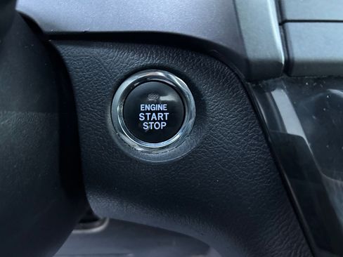 Certified 2020 Toyota Sienna SE image 17