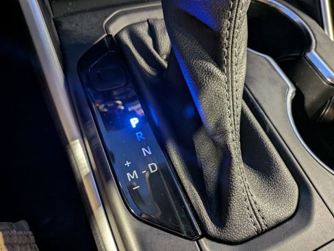 Used 2022 Toyota Highlander XLE image 19