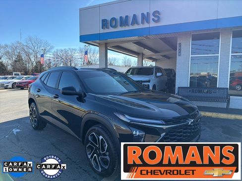 Used 2025 Chevrolet Trax RS w/ Driver Confidence Package image 1