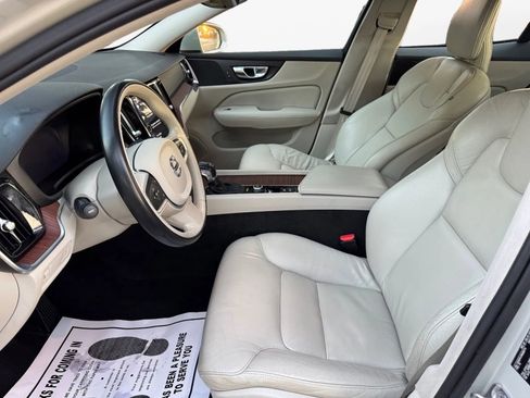 Used 2021 Volvo S60 T5 Momentum image 15