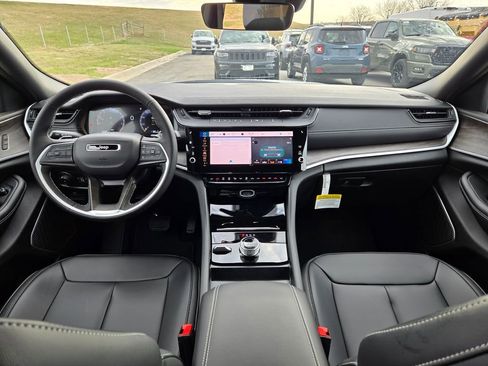 New 2026 Jeep Grand Cherokee Limited AWD/4WD image 15