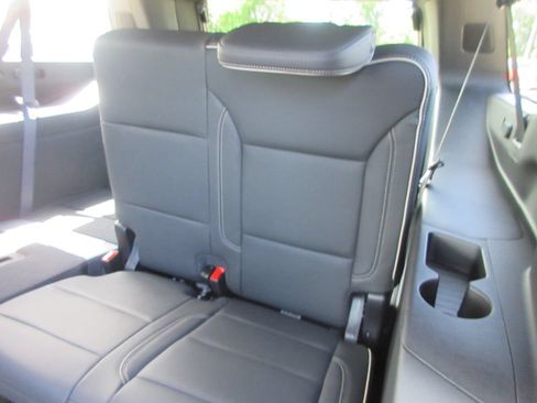 New 2026 GMC Yukon XL Elevation w/ Elevation Premium Package AWD/4WD image 13