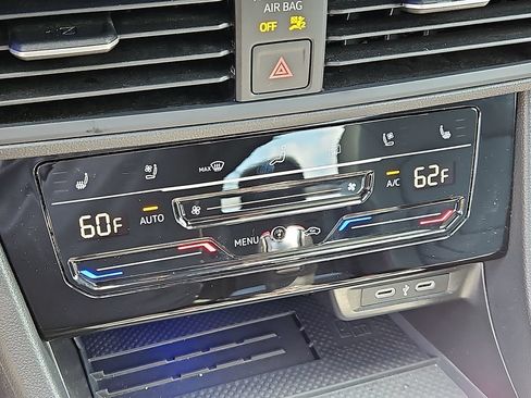 Used 2025 Volkswagen Jetta GLI Autobahn FWD image 16