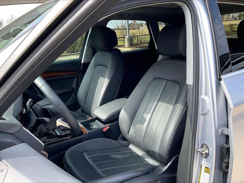 Used 2023 Audi Q5 2.0T Premium Plus w/ Premium Plus Package AWD/4WD image 7