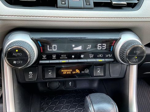 Used 2022 Toyota RAV4 XLE Premium AWD/4WD image 25