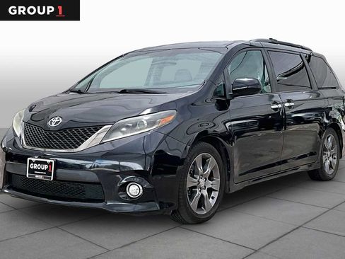 Used 2015 Toyota Sienna SE FWD image 1