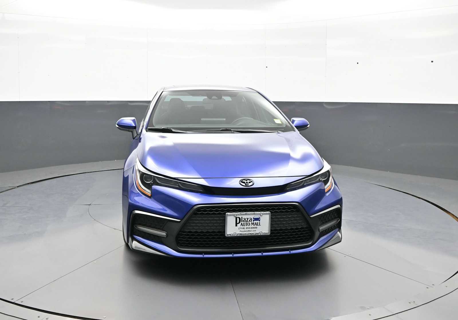 Used 2022 Toyota Corolla SE w/ SE Premium Package FWD image 2