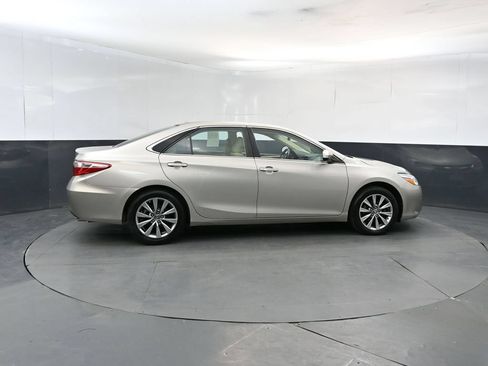 Used 2016 Toyota Camry XLE w/ Moonroof Package FWD image 6