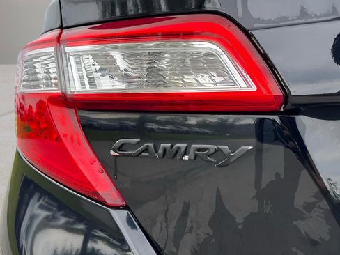 Used 2014 Toyota Camry SE FWD image 9