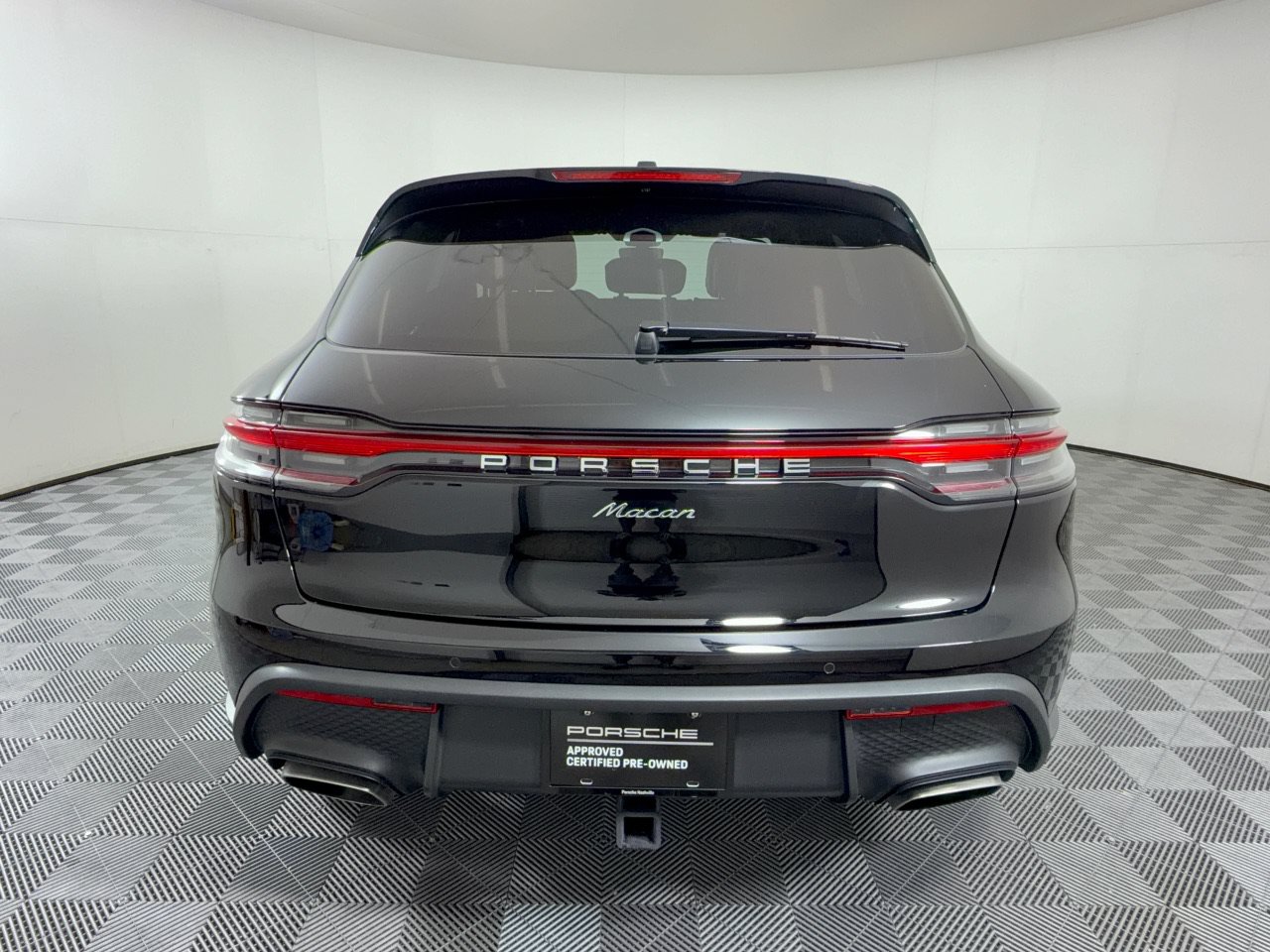Certified 2025 Porsche Macan w/ Premium Package Plus AWD/4WD image 13