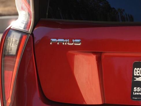 Used 2017 Toyota Prius Two image 9