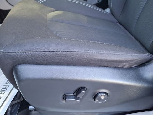 Used 2024 Chrysler Voyager LX FWD image 19
