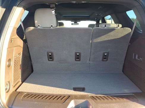 Used 2022 GMC Yukon SLT w/ SLT Premium Package image 7