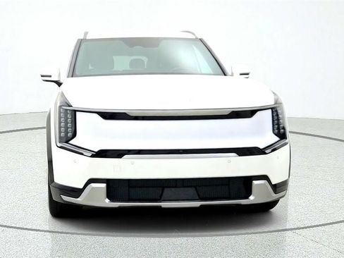 Used 2024 Kia EV9 Land AWD/4WD image 2