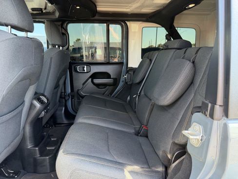Used 2024 Jeep Wrangler Unlimited w/ Convenience Group AWD/4WD image 18