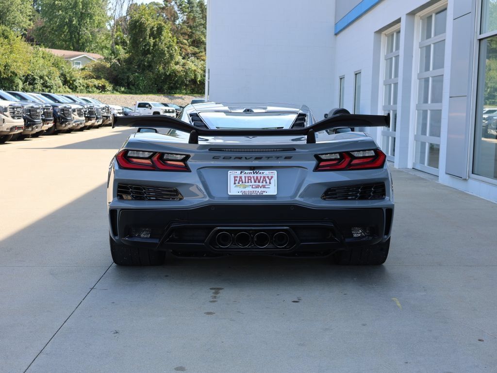 Used 2025 Chevrolet Corvette Z06 w/ Z07 Performance Package RWD image 9