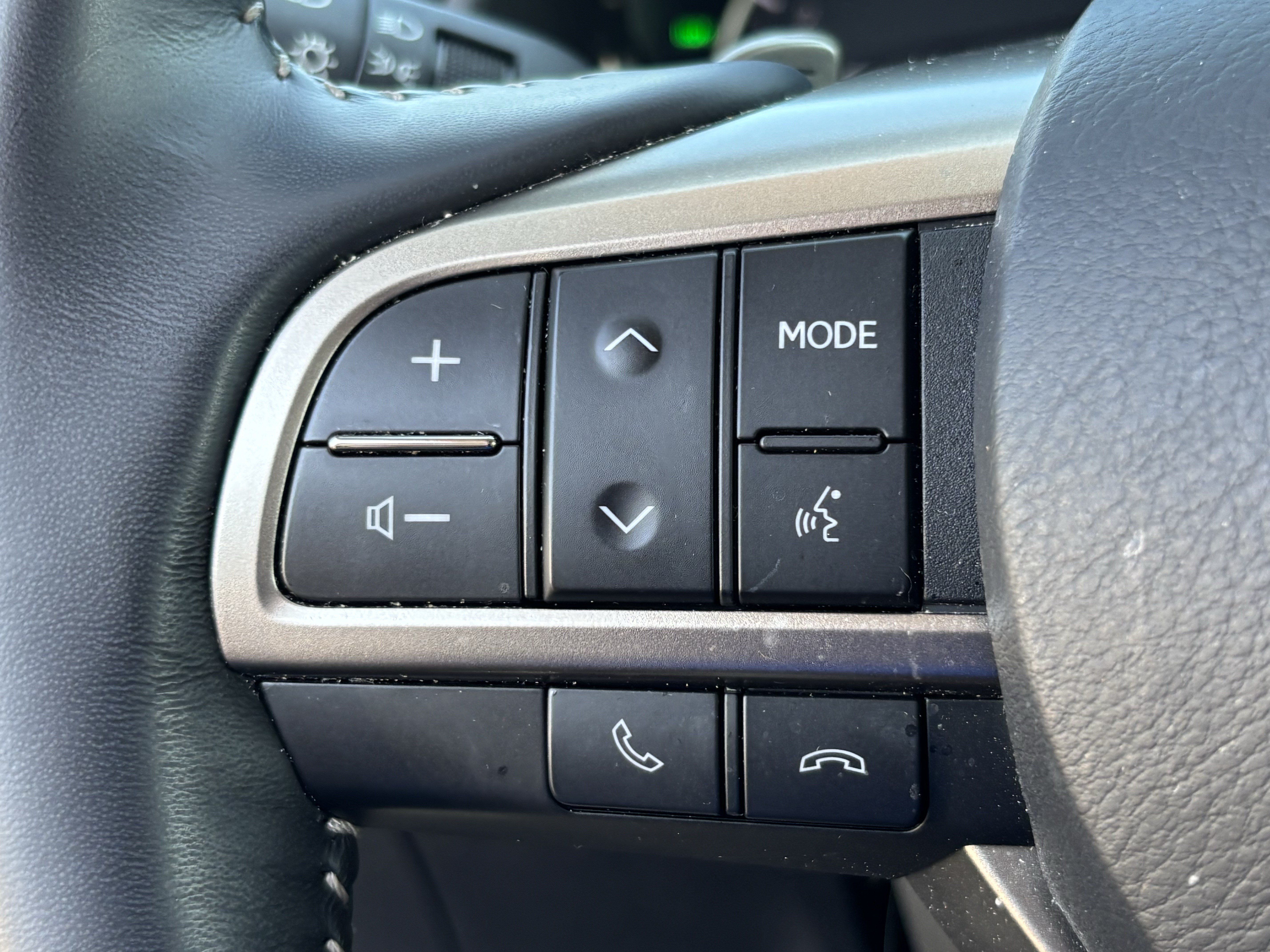 Used 2022 Lexus RX 350L Luxury w/ Accessory Package (Z1) FWD image 15