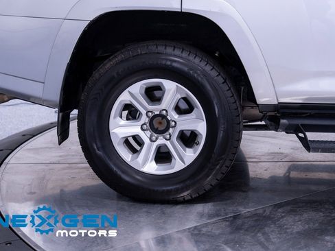 Used 2020 Toyota 4Runner SR5 AWD/4WD image 50