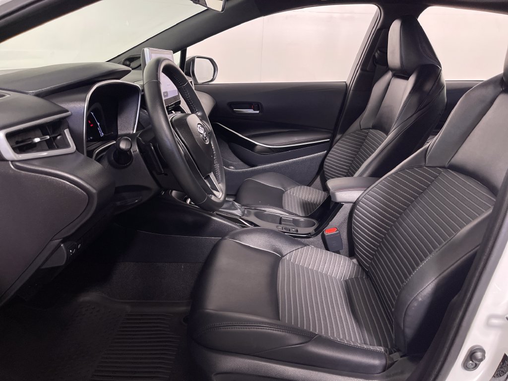 Certified 2025 Toyota Corolla XSE FWD image 12