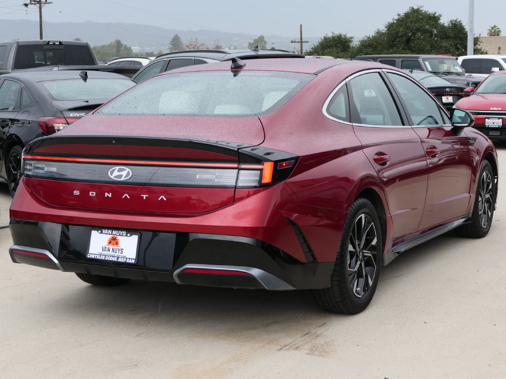 Used 2024 Hyundai Sonata SEL FWD image 2