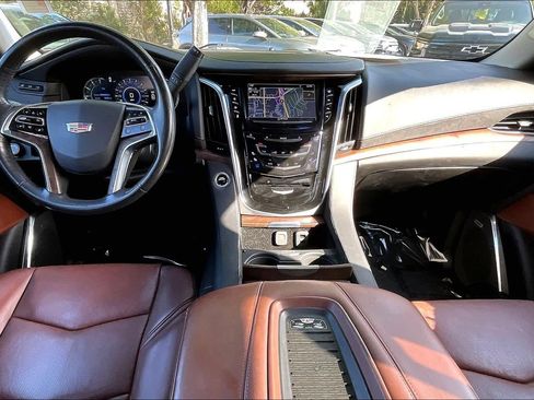 Used 2019 Cadillac Escalade ESV Premium Luxury image 15