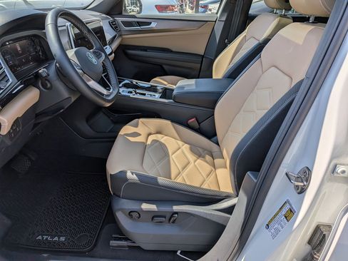 Used 2025 Volkswagen Atlas Cross Sport SE image 14
