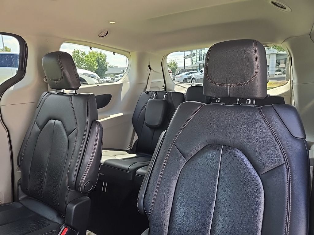 Used 2020 Chrysler Pacifica Touring-L Plus FWD image 30