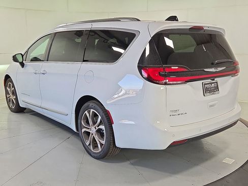 New 2026 Chrysler Pacifica Pinnacle image 5