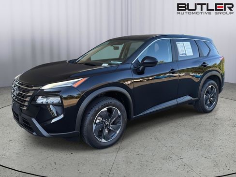 Used 2025 Nissan Rogue SV FWD image 2