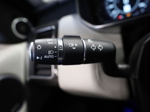 Used 2022 Land Rover Range Rover Sport SVR image 19