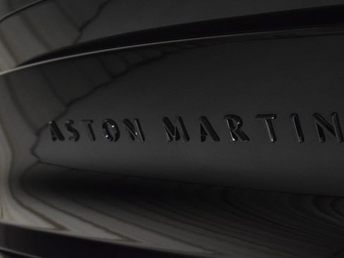 Used 2025 Aston Martin Vanquish image 11