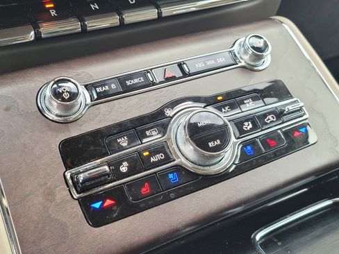 Used 2023 Lincoln Aviator Reserve w/ Equipment Group 201A image 26