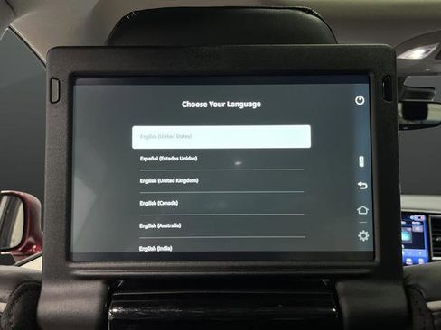 Used 2022 Chrysler Pacifica Limited w/ Uconnect Theater Family Group image 12