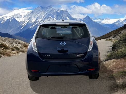 Used 2017 Nissan Leaf SV w/ Protection Package image 3