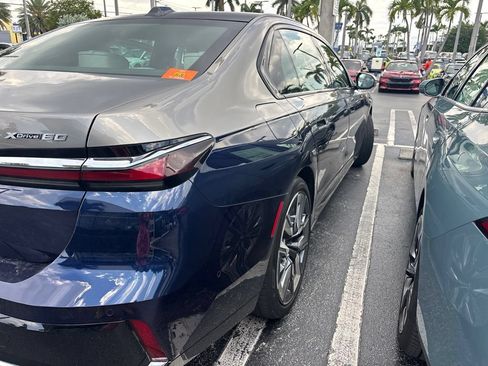Used 2023 BMW i7 xDrive60 AWD/4WD image 7
