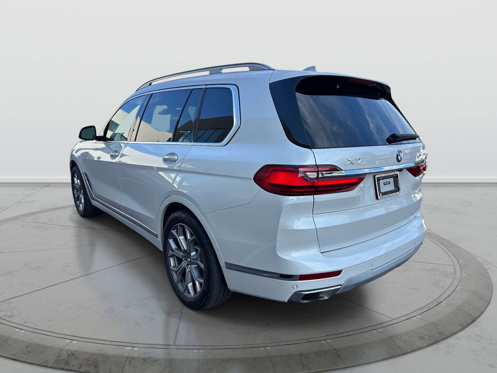 Used 2022 BMW X7 xDrive40i w/ Premium Package AWD/4WD image 3