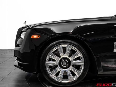 Used 2017 Rolls-Royce Dawn RWD image 16